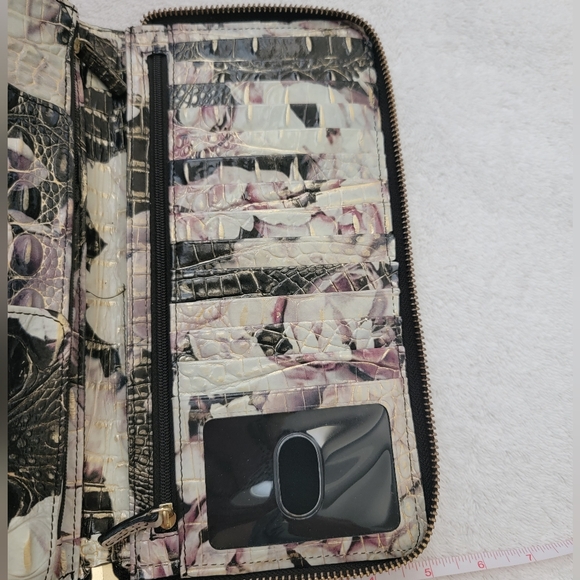 Brahmin Skyler Eden Melbourne Travel Wallet - Picture 11 of 13